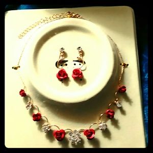 NWOT Gold Necklace Set w/ Roses & Crystals